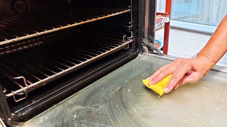 come-pulire-forno-rimedi-naturali