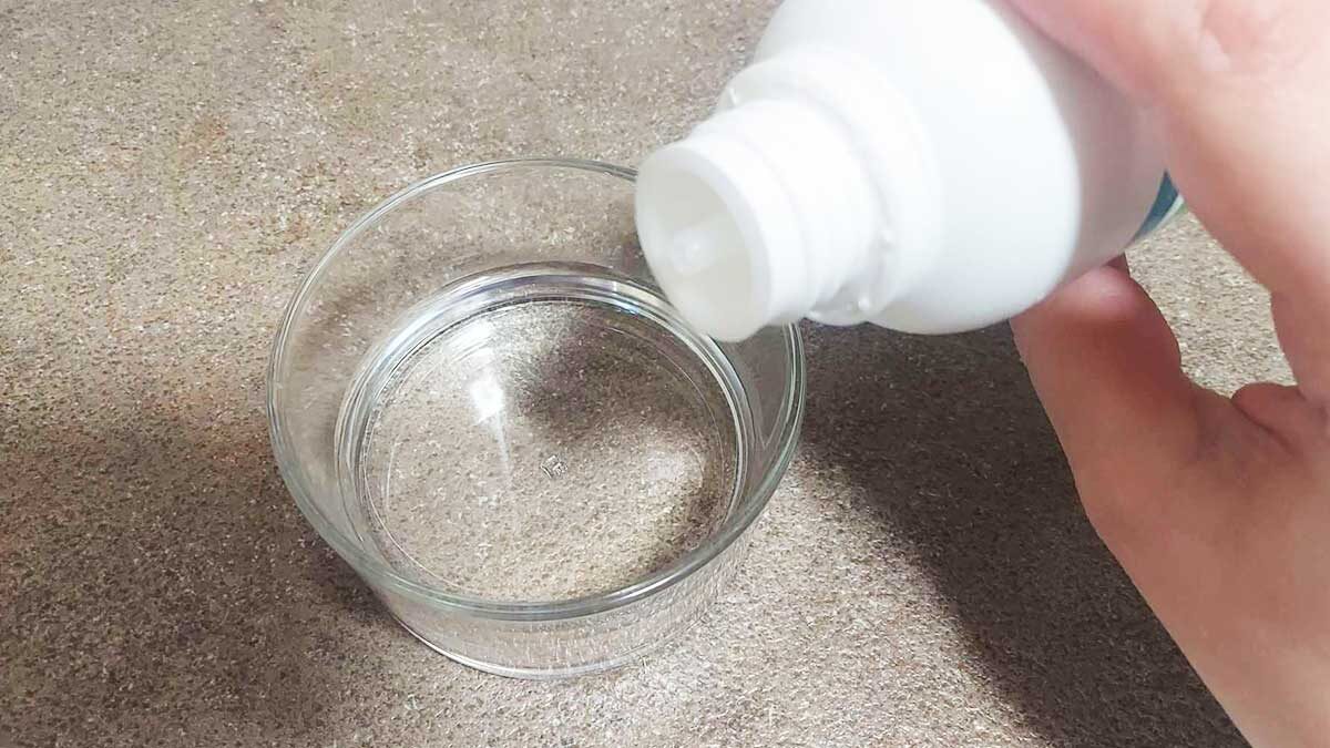 Come igienizzare le spugne della cucina con l’acqua ossigenata