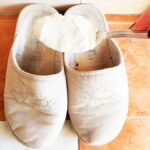 Come pulire le pantofole e togliere i cattivi odori