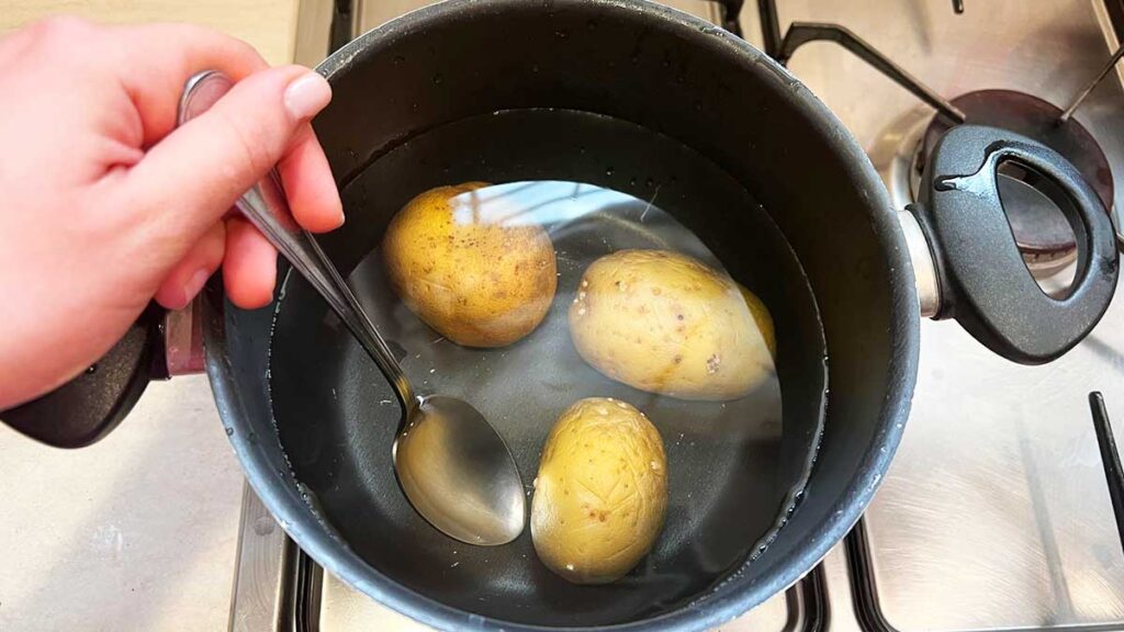 Le 3+1 cose che si possono pulire con l’acqua delle patate!