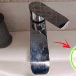 Come eliminare le macchie d’acqua sui rubinetti di bagno e cucina