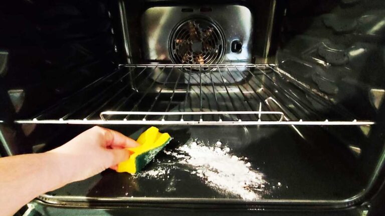 come-pulire-il-forno