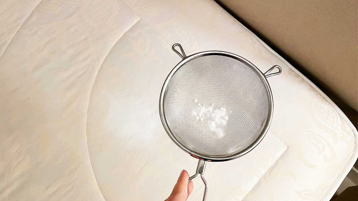 Come rinfrescare il materasso che sa di sudore senza bagnarlo